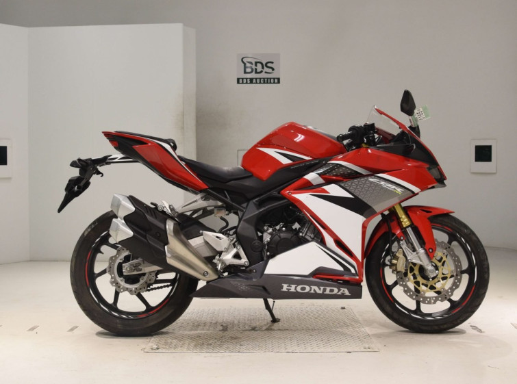 Мотоцикл Honda CBR250RR з пробігом 1474 km