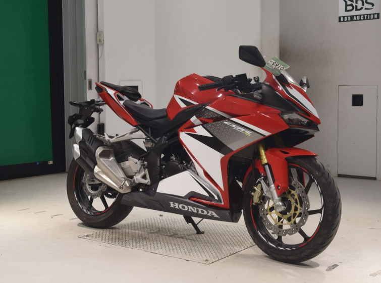 Мотоцикл Honda CBR250RR з пробігом 1474 km