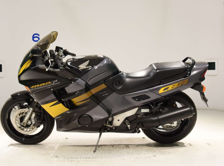 Мотоцикл Honda CBR1000F з пробігом 42975 km