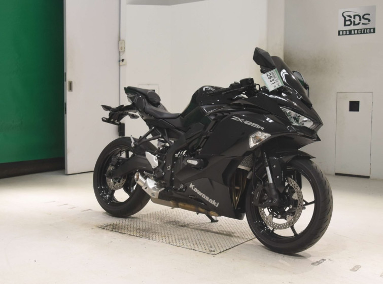 Мотоцикл Kawasaki NINJA ZX-25R з пробігом 5475 km