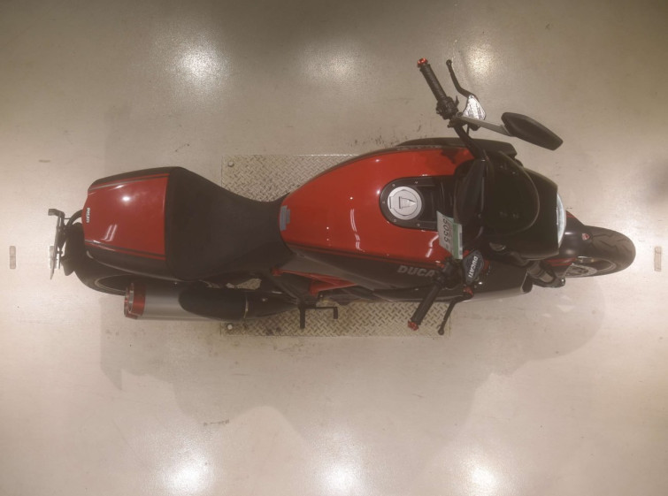 Мотоцикл Ducati DIAVEL CARBON з пробігом 22152 km