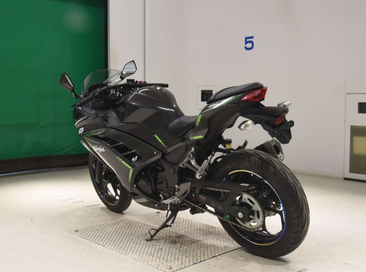 Мотоцикл Kawasaki NINJA250 з пробігом 3256 km
