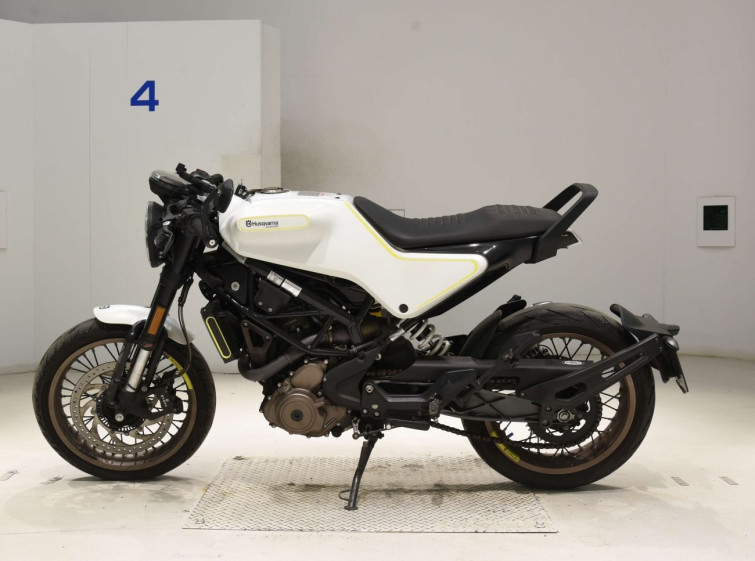 Мотоцикл Husqvarna VITPILEN 401 з пробігом 12202 km