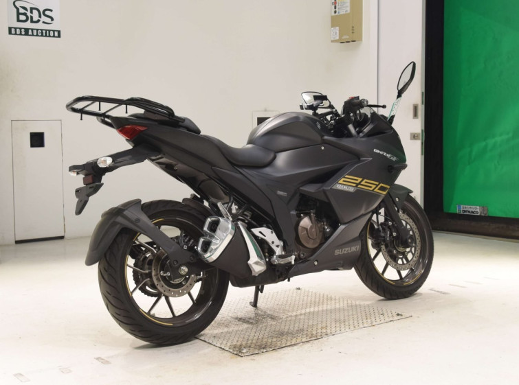 Мотоцикл Suzuki GIXXER250SF з пробігом 1935 km