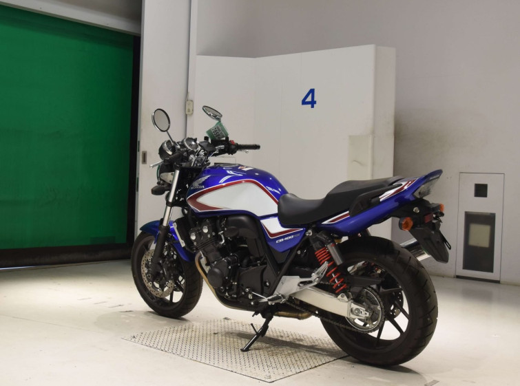 Мотоцикл Honda CB400SFV з пробігом 684 km