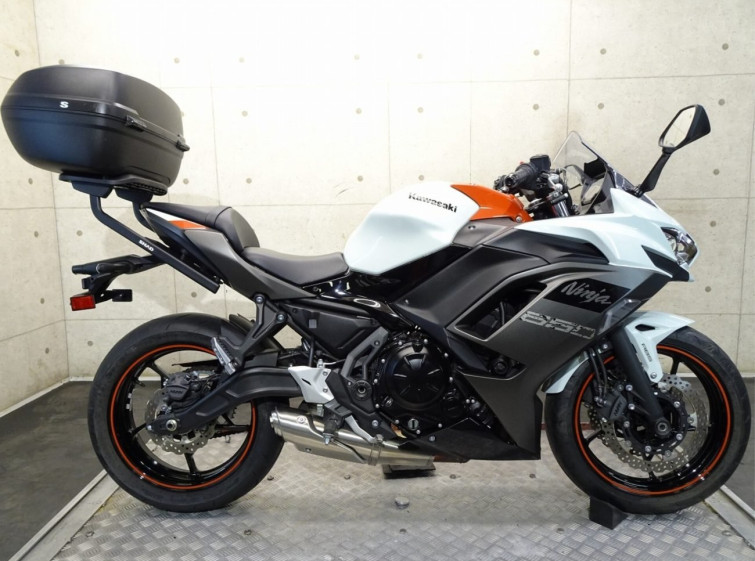 Мотоцикл Kawasaki NINJA650 з пробігом 4243 km