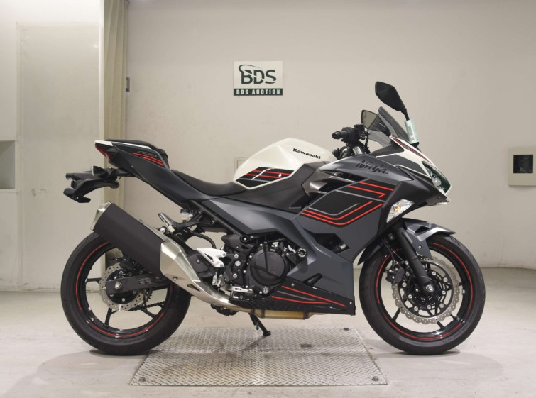 Мотоцикл Kawasaki NINJA400 з пробігом 512 km