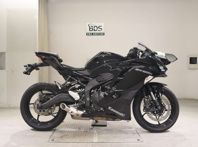 Мотоцикл Kawasaki NINJA ZX-25R с пробегом 576 km