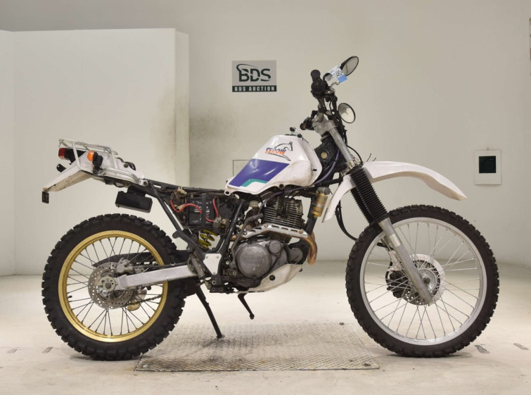 Мотоцикл Yamaha SEROW XT225