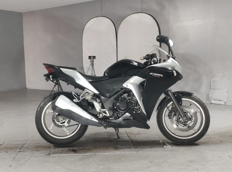 Мотоцикл Honda CBR250R с пробегом 9828 km