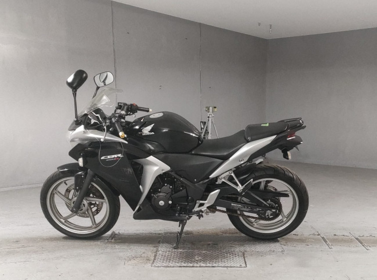 Мотоцикл Honda CBR250R с пробегом 9828 km