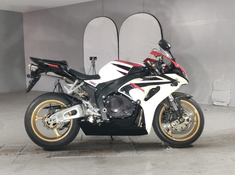 Мотоцикл Honda CBR1000RR з пробігом 9480 km