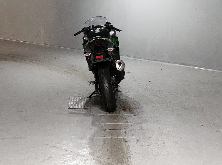 Мотоцикл Kawasaki NINJA400 з пробігом 8261 km