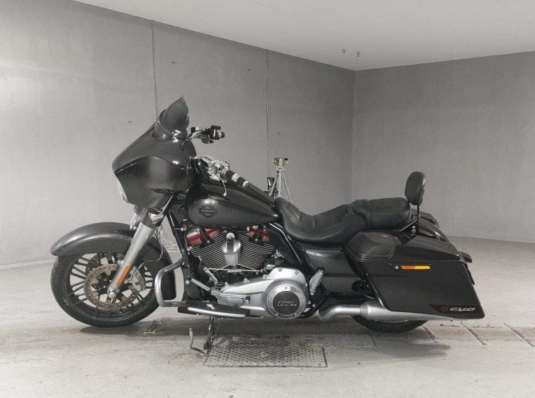 Мотоцикл HD STREET GLIDE FLHXSE1920 CVO з пробігом 1792 km