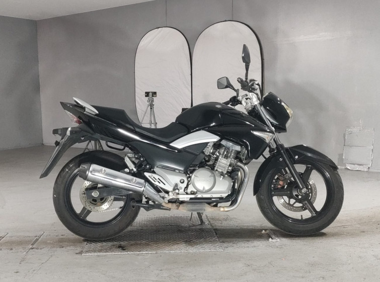 Мотоцикл Suzuki GSR250 з пробігом 49657 km