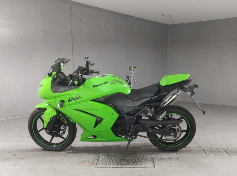 Мотоцикл Kawasaki NINJA250R з пробігом 39183 km