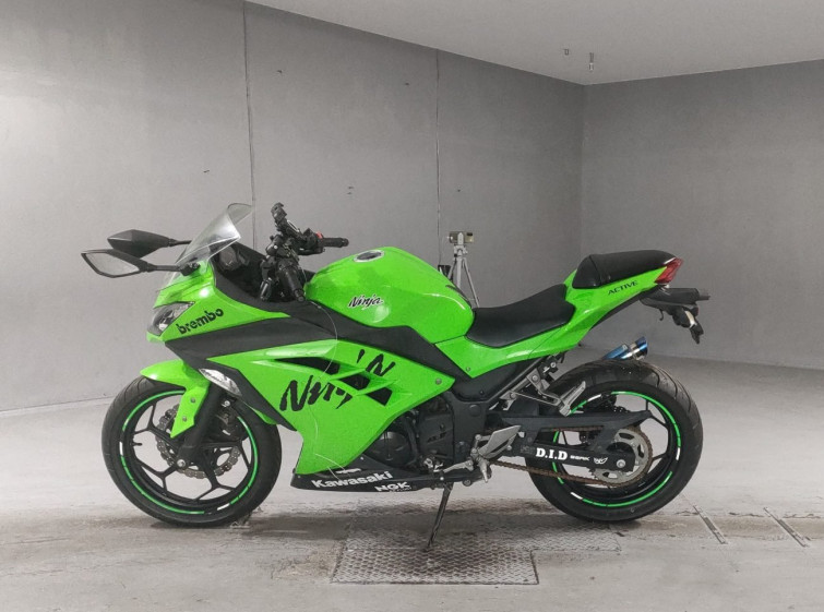 Мотоцикл Kawasaki NINJA250 з пробігом 16141 km