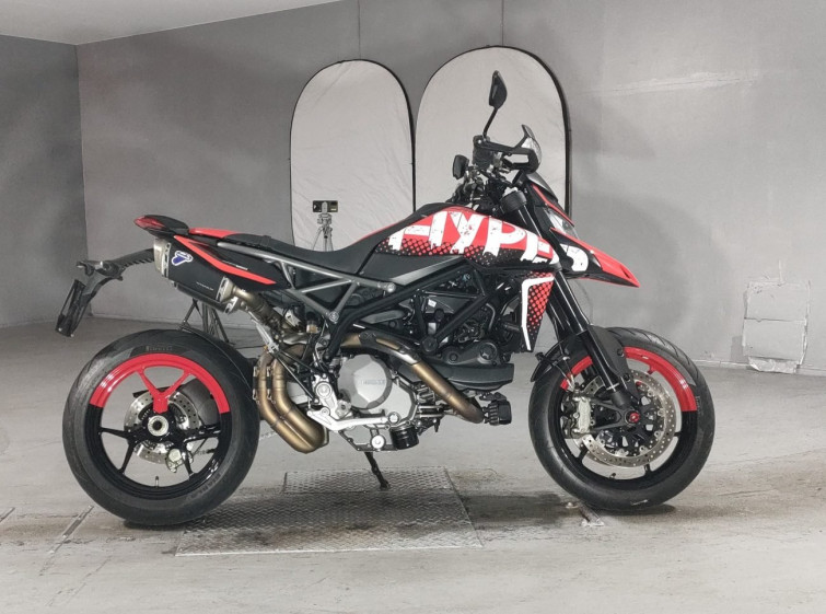Мотоцикл Ducati HYPERMOTARD 950 RVE з пробігом 3907 km