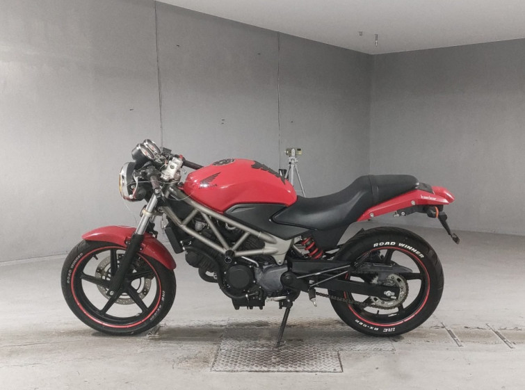 Мотоцикл Honda VTR250 з пробігом 31151 km