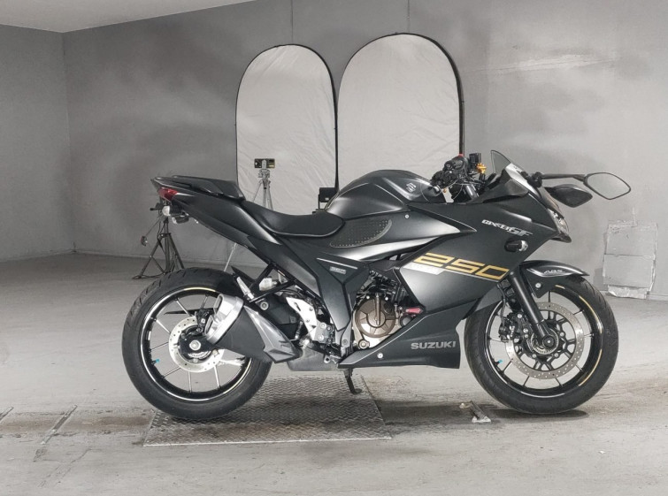 Мотоцикл Suzuki GIXXER SF250 з пробігом 15482 km