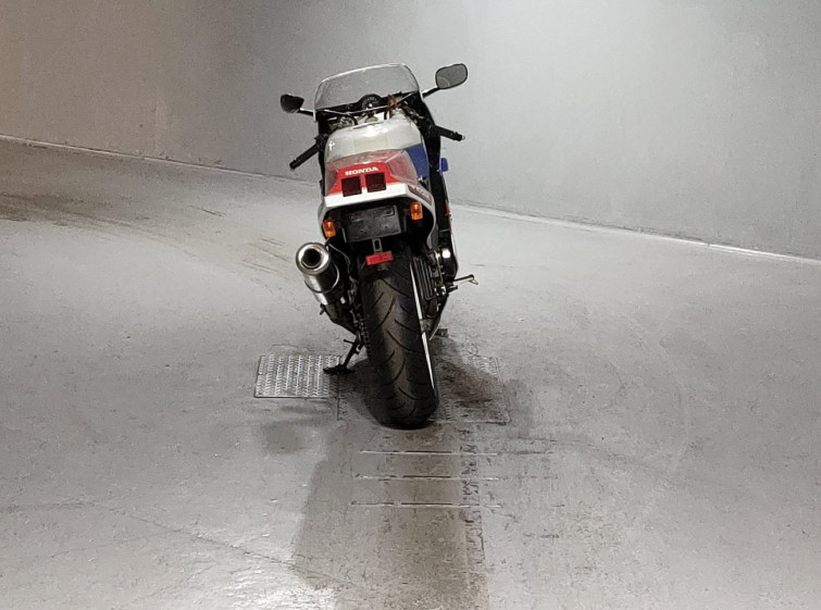 Мотоцикл Honda VFR750R з пробігом 9597 km