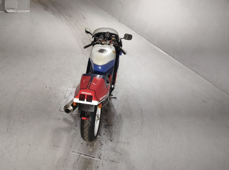Мотоцикл Honda VFR750R з пробігом 9597 km