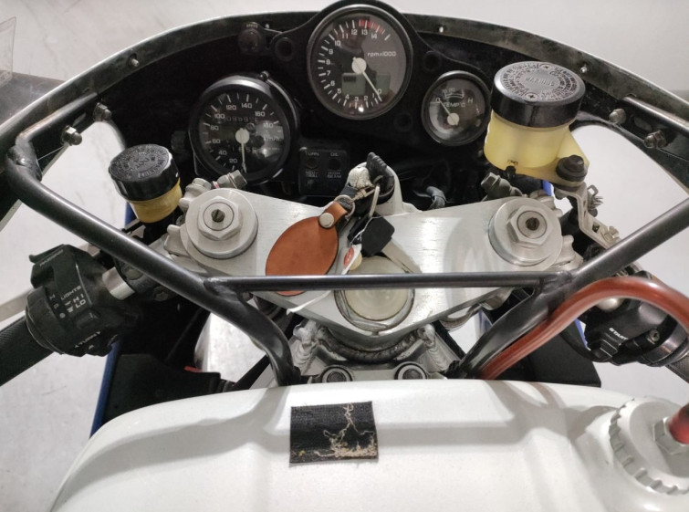 Мотоцикл Honda VFR750R з пробігом 9597 km