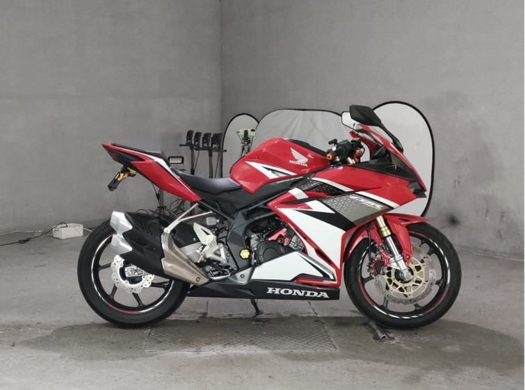 Мотоцикл Honda CBR250RR с пробегом 8225 km