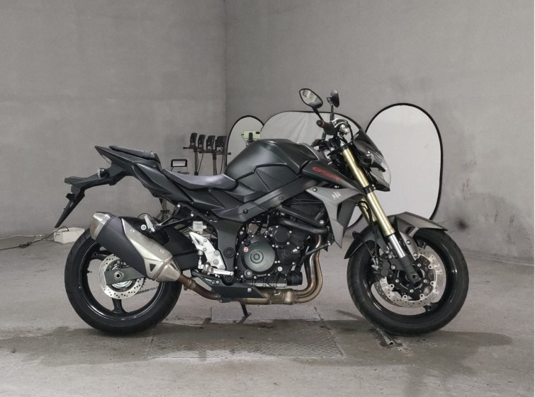 Мотоцикл Suzuki GSR750 з пробігом 15947 km