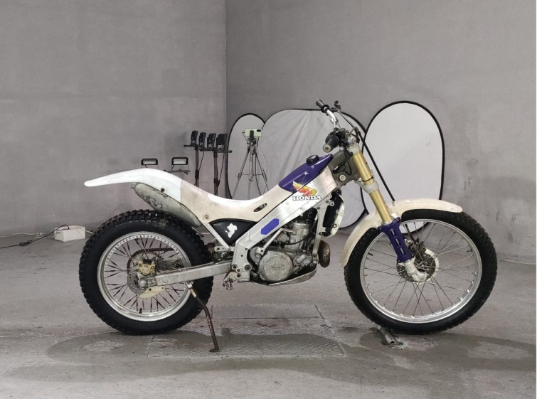 Мотоцикл Honda TLR250