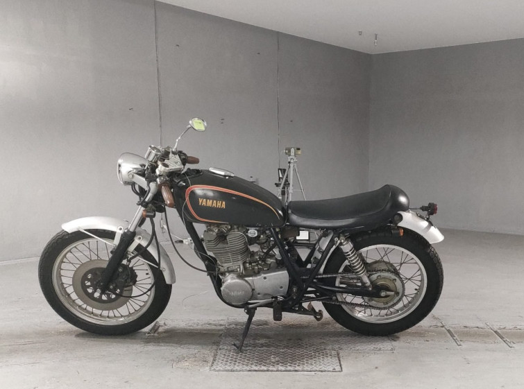Мотоцикл Yamaha SR400 з пробігом 11137 km