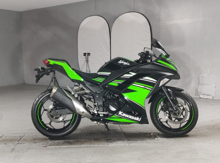 Мотоцикл Kawasaki NINJA250 з пробігом 32823 km