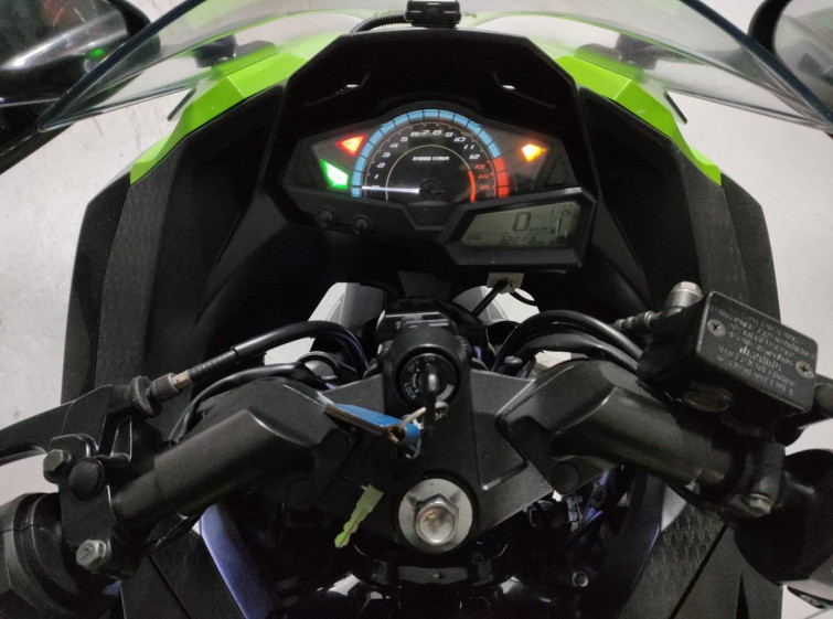 Мотоцикл Kawasaki NINJA250 з пробігом 32823 km