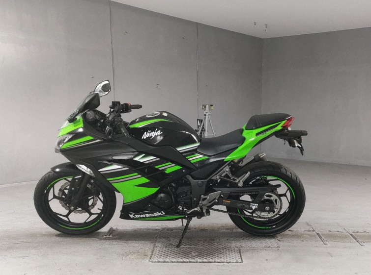 Мотоцикл Kawasaki NINJA250 з пробігом 32823 km