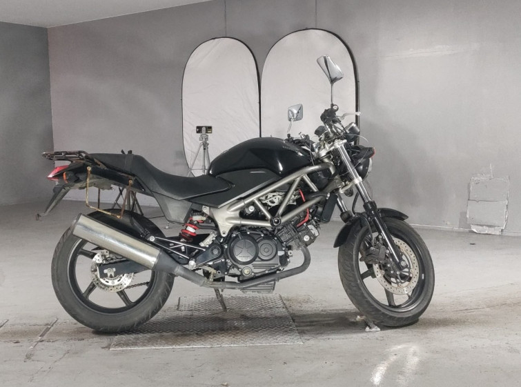 Мотоцикл Honda VTR250 з пробігом 18616 km