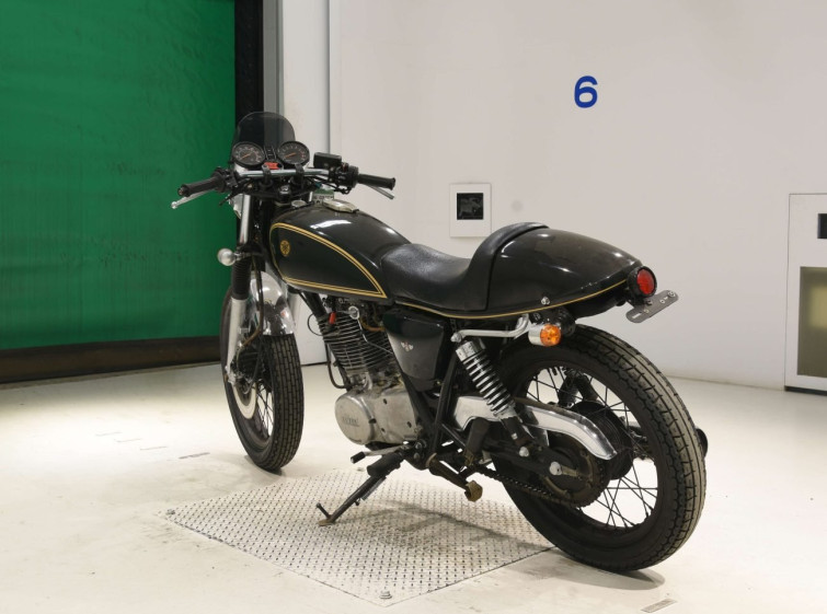 Мотоцикл Yamaha SR400 з пробігом 4758 km