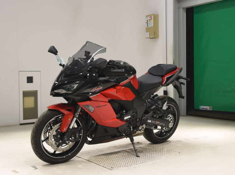 Мотоцикл Kawasaki NINJA250R з пробігом 586 km