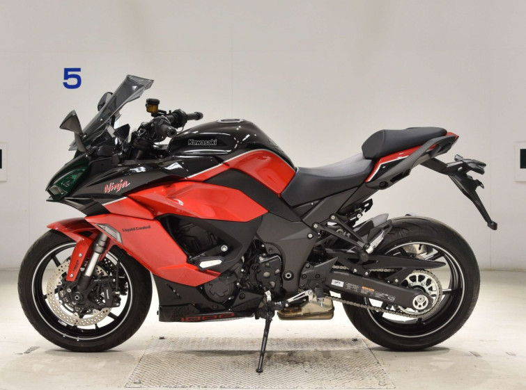 Мотоцикл Kawasaki NINJA250R з пробігом 586 km
