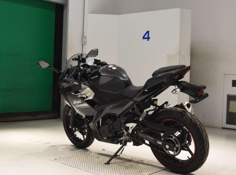 Мотоцикл Kawasaki NINJA250 с пробегом 9822 km