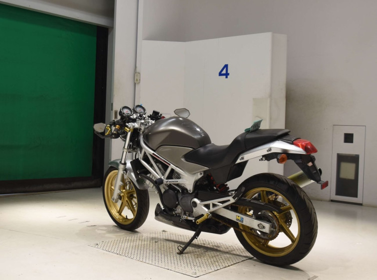 Мотоцикл Honda VTR250 с пробегом 32354 km