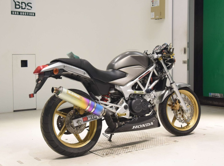 Мотоцикл Honda VTR250 с пробегом 32354 km