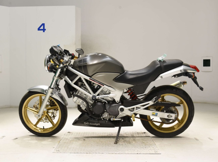 Мотоцикл Honda VTR250 с пробегом 32354 km