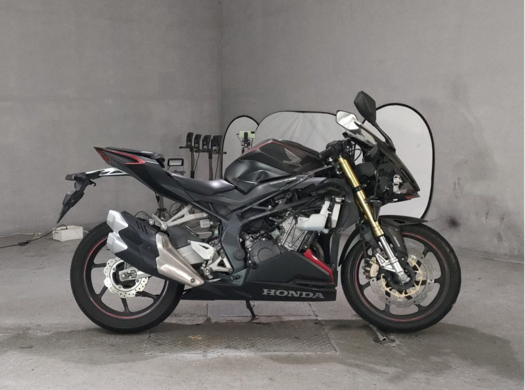 Мотоцикл Honda CBR250RR з пробігом 27625 km