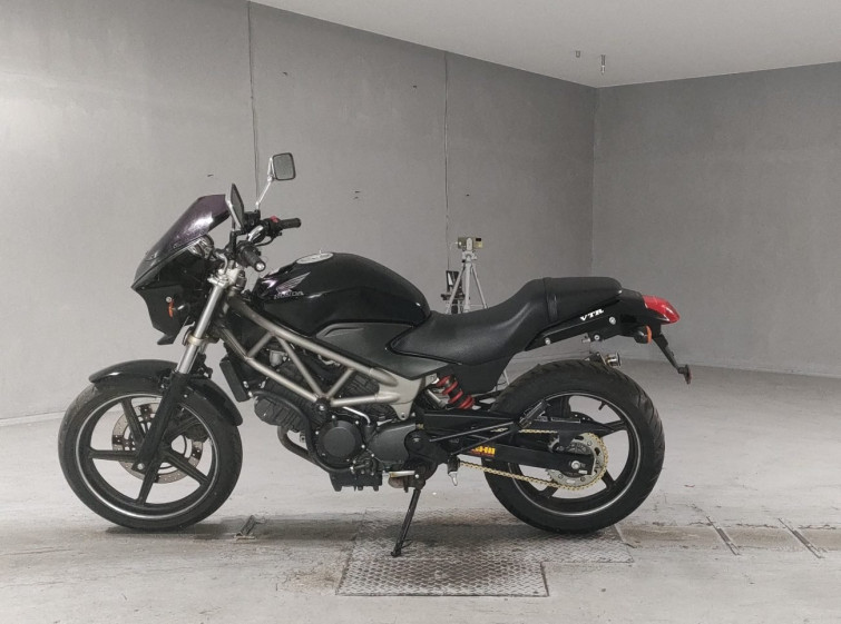 Мотоцикл Honda VTR250 з пробігом 46198 km