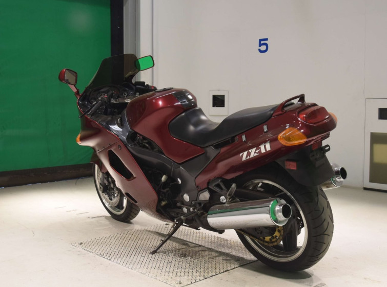 Мотоцикл Kawasaki ZX-11 з пробігом 53064 km