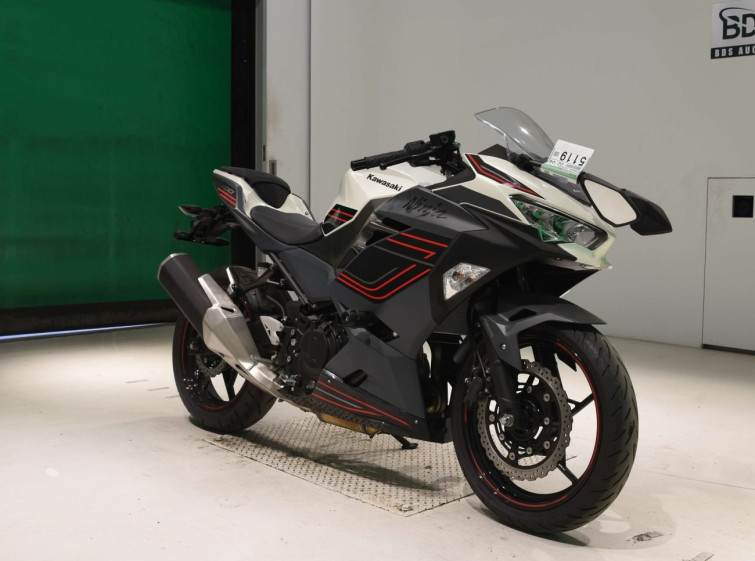 Мотоцикл Kawasaki NINJA400 з пробігом 208 km
