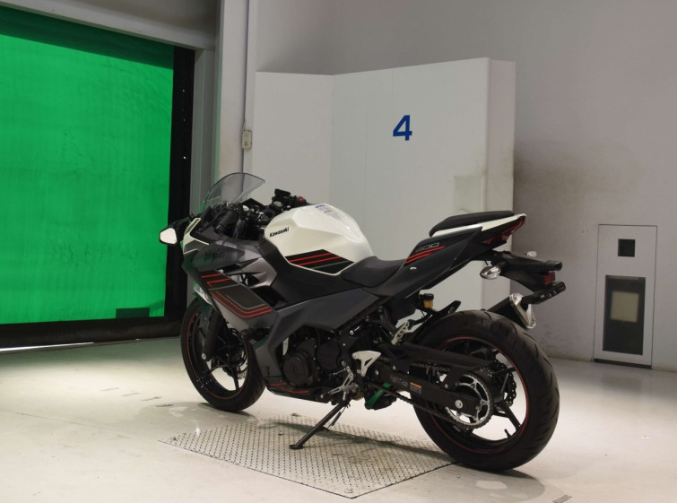 Мотоцикл Kawasaki NINJA400 з пробігом 208 km
