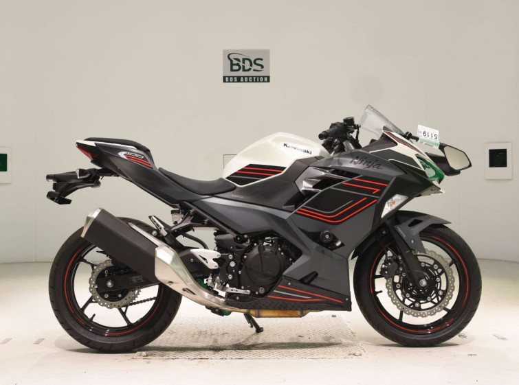 Мотоцикл Kawasaki NINJA400 з пробігом 208 km