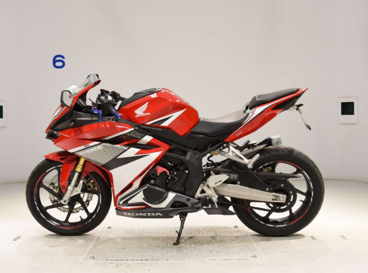 Мотоцикл Honda CBR250RR с пробегом 5975 km
