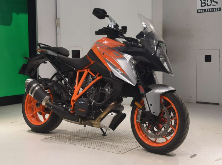 Мотоцикл KTM 1290 SUPERDUKE GT з пробігом 5437 km